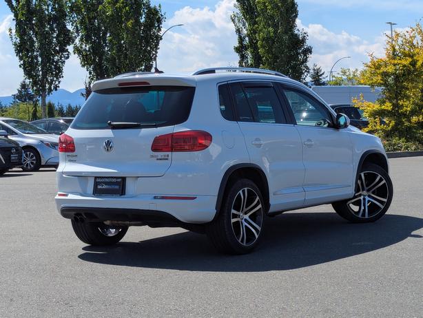 2017 Volkswagen Tiguan Highline - Low Mileage, Sunroof, Heated Seats, AWD image 6
