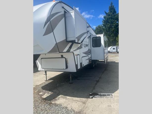 Used 2014 Keystone RV Cougar 279RKSWE image 4