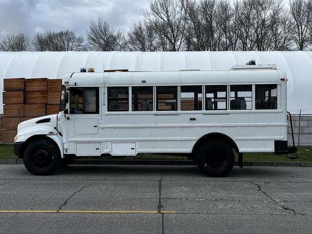 2013 International 4200 21 Passenger Bus Diesel Hydraulic Brakes image 6