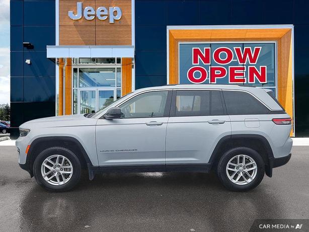 2022 Jeep Grand Cherokee Laredo 4x4 Sport Utility | One Owner | No Reported Acci image 3