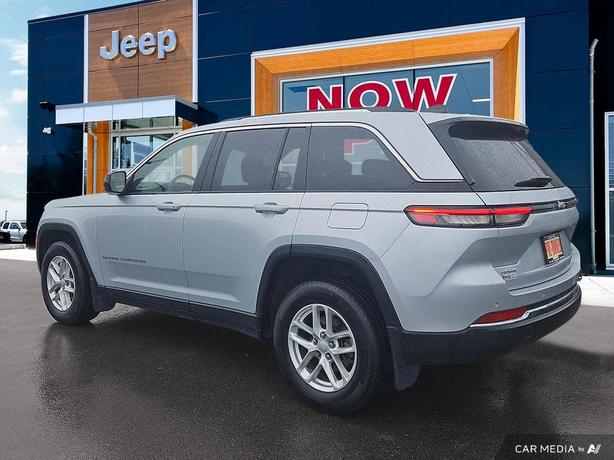 2022 Jeep Grand Cherokee Laredo 4x4 Sport Utility | One Owner | No Reported Acci image 4