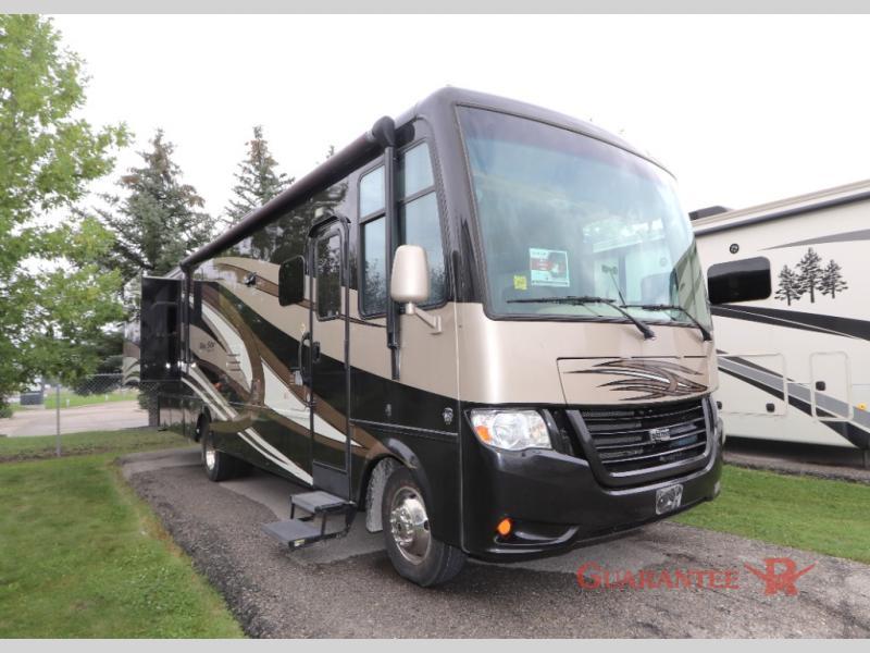 Used 2017 Newmar Bay Star Sport 3208 display photo