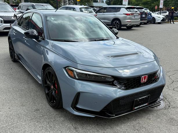 2025 Honda Civic Type R - No Accidents, One Owner, Manual Transmission image 4