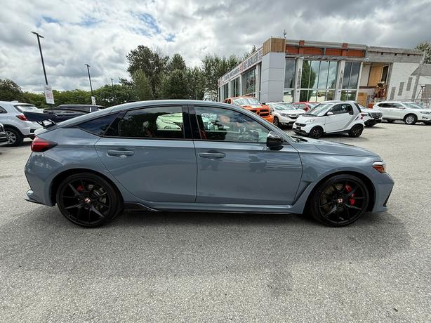 2025 Honda Civic Type R - No Accidents, One Owner, Manual Transmission image 5
