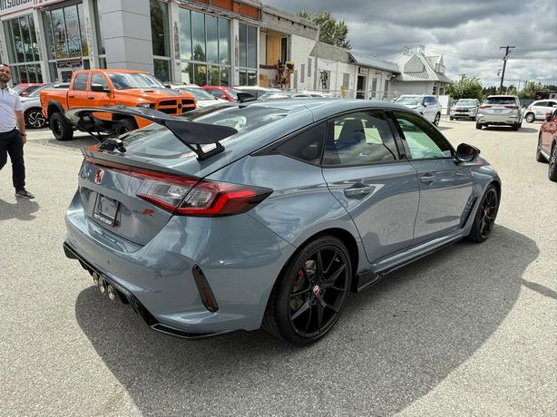 2025 Honda Civic Type R - No Accidents, One Owner, Manual Transmission image 6