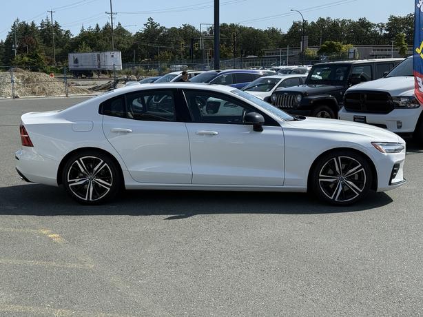 2022 Volvo S60 B5 R-Design AWD - Front dual zone A/C & ABS Brakes image 5