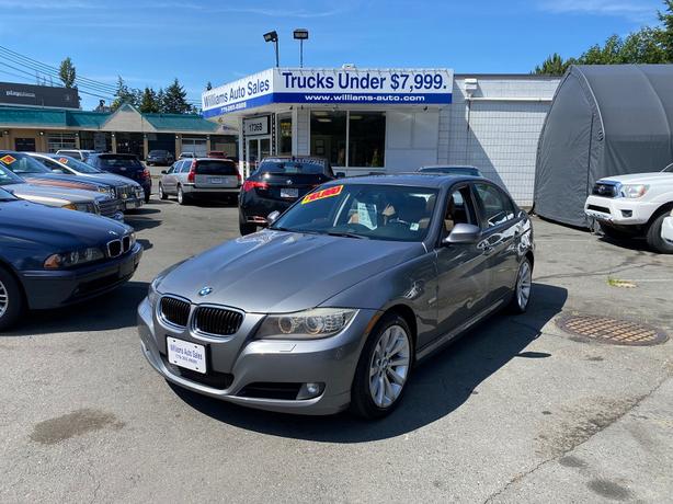 2011 BMW  328i xDrive AWD 3.0 6cyl roof nav image 1