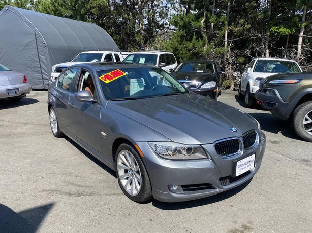 2011 BMW  328i xDrive AWD 3.0 6cyl roof nav image 3