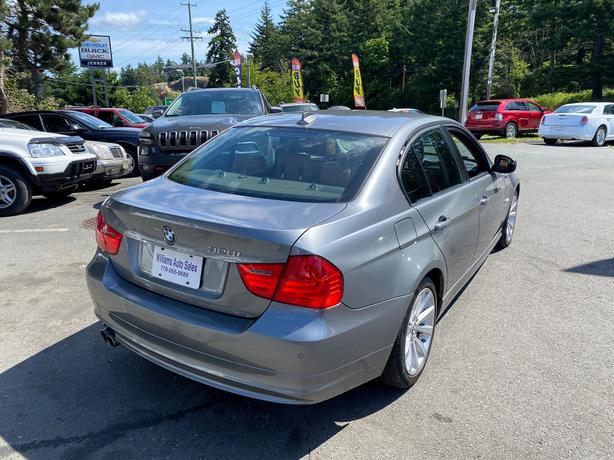 2011 BMW  328i xDrive AWD 3.0 6cyl roof nav image 5