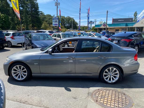 2011 BMW  328i xDrive AWD 3.0 6cyl roof nav image 8