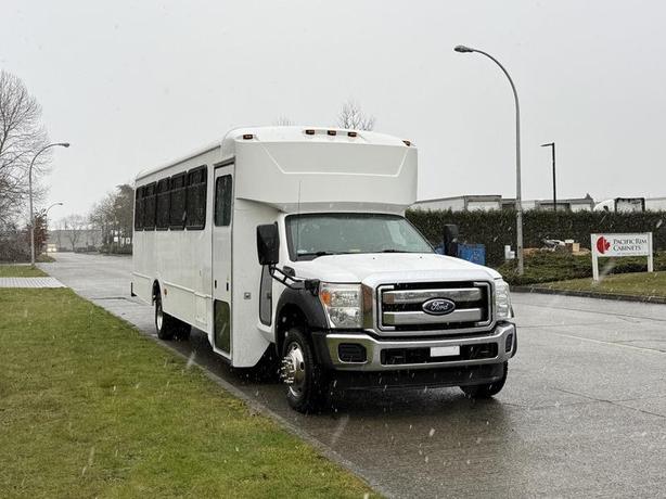 2011 Ford F-550 31 Passenger Bus Powerstroke Diesel image 3