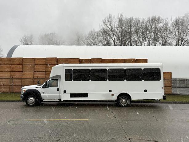 2011 Ford F-550 31 Passenger Bus Powerstroke Diesel image 7