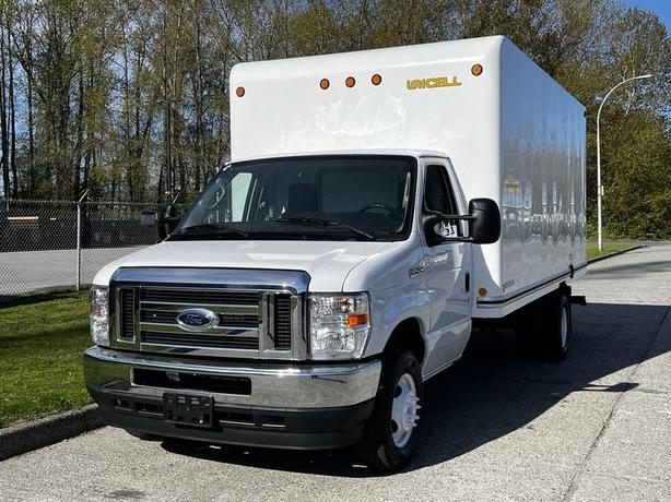 2019 Ford Econoline E450 16 Foot Cube Van with Aluminum Ramp image 4