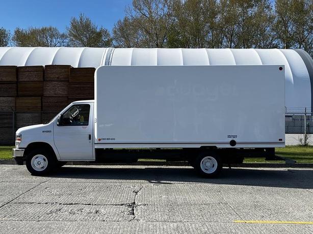 2019 Ford Econoline E450 16 Foot Cube Van with Aluminum Ramp image 6
