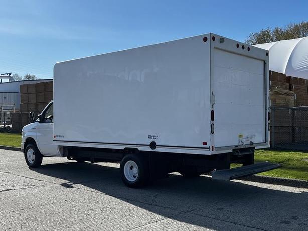 2019 Ford Econoline E450 16 Foot Cube Van with Aluminum Ramp image 7