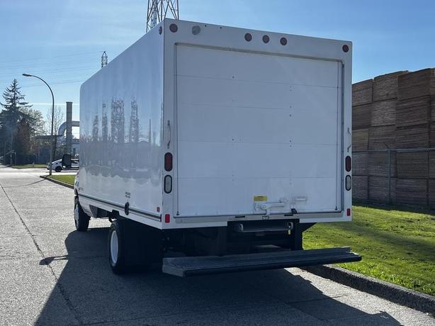 2019 Ford Econoline E450 16 Foot Cube Van with Aluminum Ramp image 8