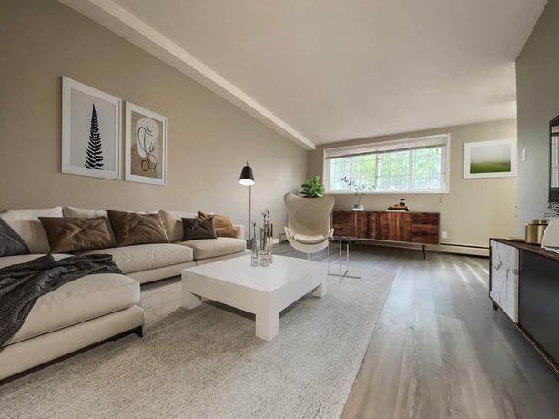 3 bedroom Mainstreet Village image 1