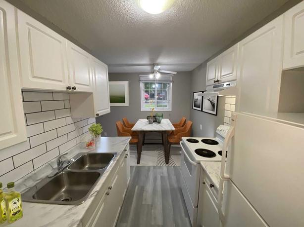 3 bedroom Mainstreet Village image 3