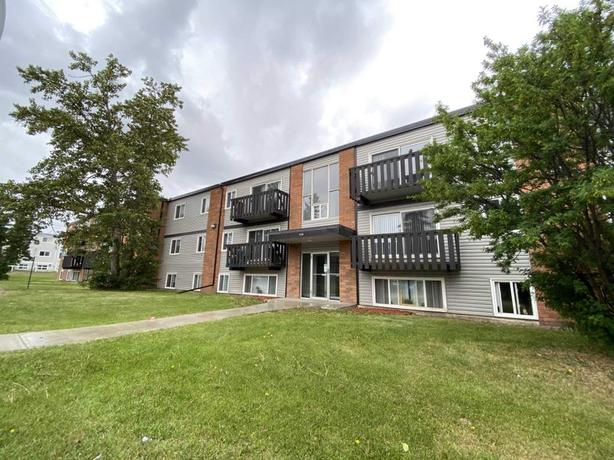 3 bedroom Mainstreet Village image 6