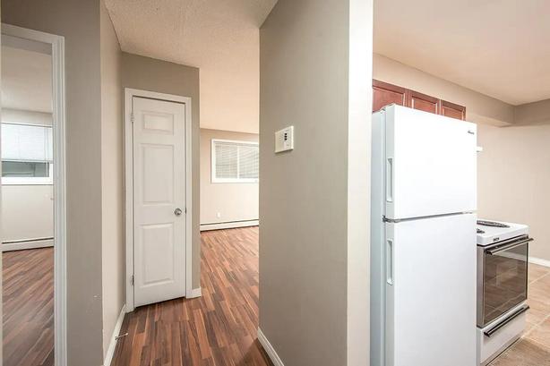 1 Bedroom Inglewood 124 Apartments image 5