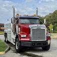 2007 Freightliner FLD120 18,100-Litre Fuel Tank Truck Diesel with Air Brakes thumbnail image 2