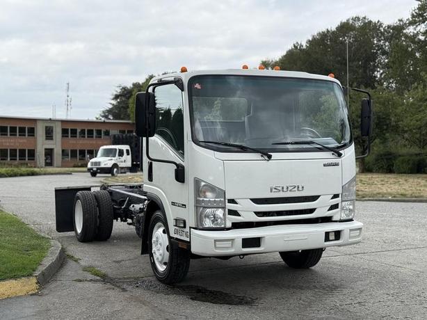 2017 Isuzu NPR HD Cab & Chassis image 2