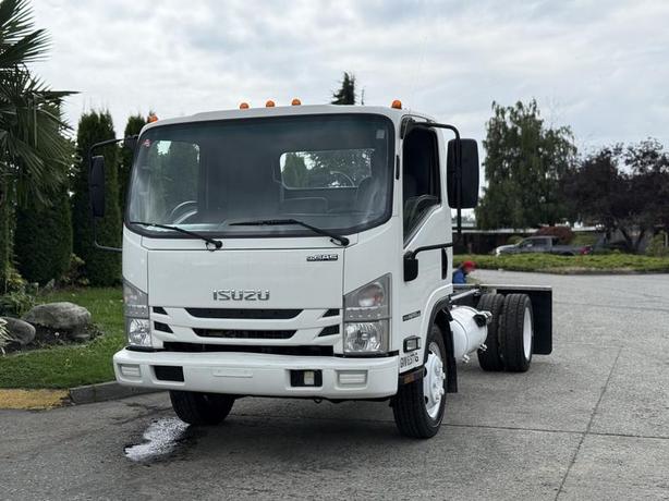 2017 Isuzu NPR HD Cab & Chassis image 4