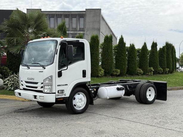 2017 Isuzu NPR HD Cab & Chassis image 5