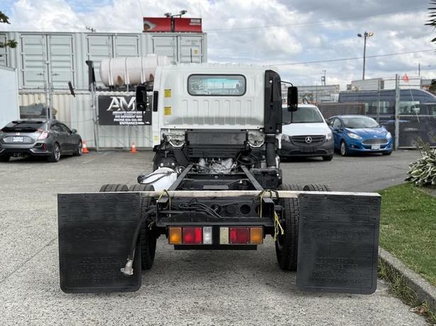 2017 Isuzu NPR HD Cab & Chassis image 8
