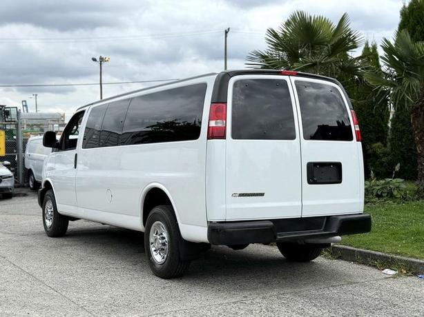 2021 Chevrolet Express LS 3500 Extended 12-Passenger Van image 8