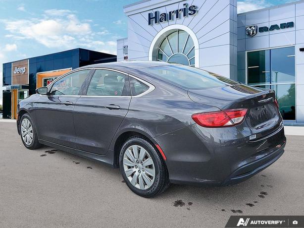 2016 Chrysler 200 4dr Sdn LX FWD | Keyless Entry | Cruise Control! image 4