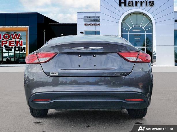 2016 Chrysler 200 4dr Sdn LX FWD | Keyless Entry | Cruise Control! image 5