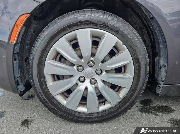2016 Chrysler 200 4dr Sdn LX FWD | Keyless Entry | Cruise Control! image 6