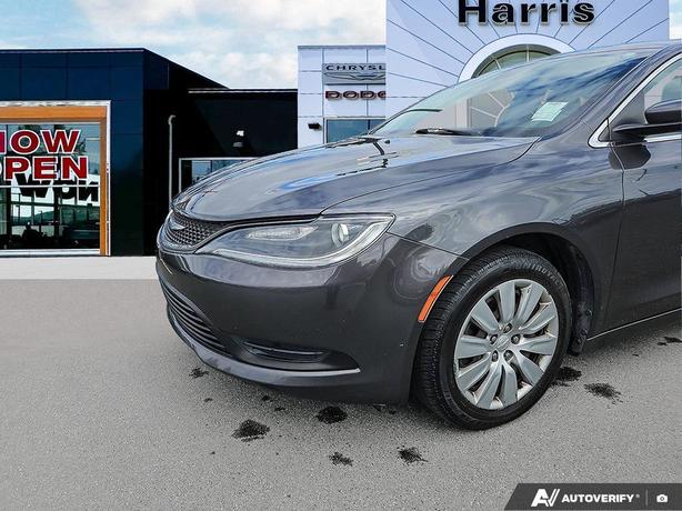 2016 Chrysler 200 4dr Sdn LX FWD | Keyless Entry | Cruise Control! image 8
