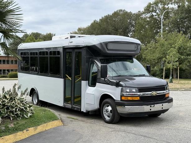 2019 Chevrolet Express G4500 22-Passenger Wheelchair Accessible Bus image 1