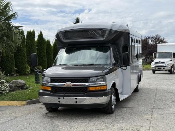2019 Chevrolet Express G4500 22-Passenger Wheelchair Accessible Bus image 4
