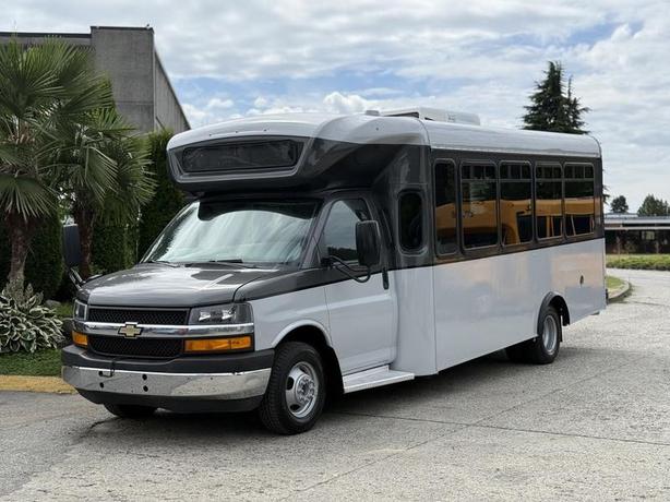 2019 Chevrolet Express G4500 22-Passenger Wheelchair Accessible Bus image 5