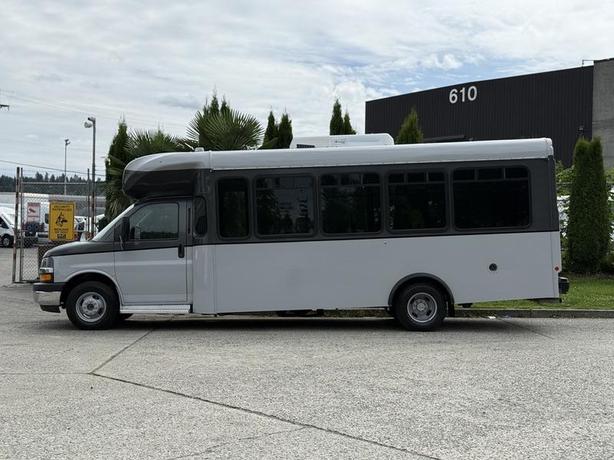 2019 Chevrolet Express G4500 22-Passenger Wheelchair Accessible Bus image 6