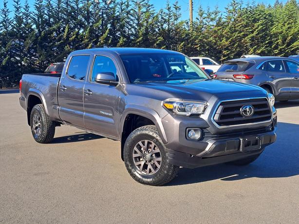 2020 Toyota Tacoma SR5 4WD - Heated Seats image 4