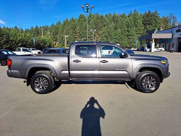 2020 Toyota Tacoma SR5 4WD - Heated Seats image 5