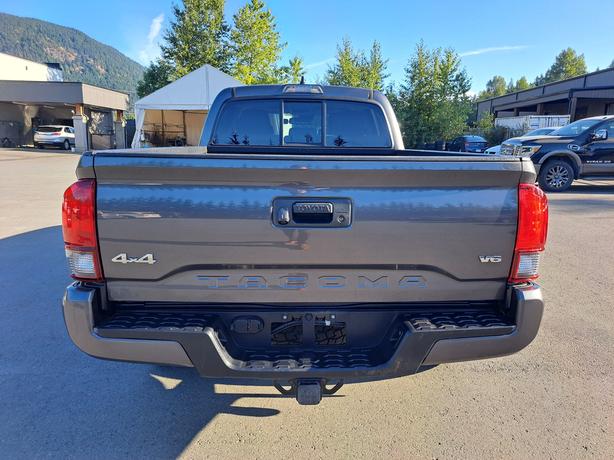 2020 Toyota Tacoma SR5 4WD - Heated Seats image 7