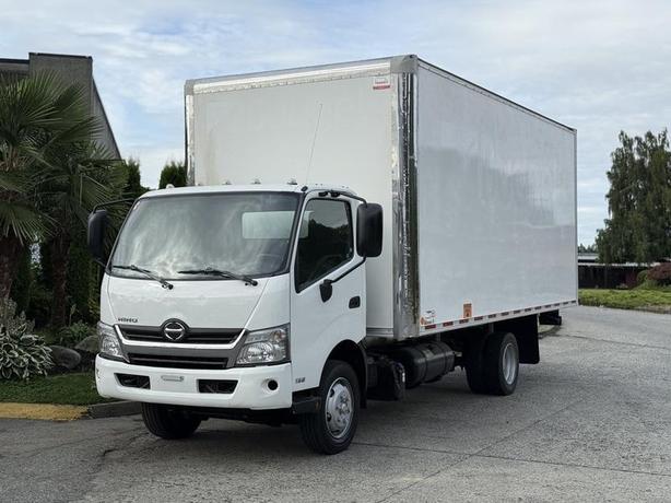 2020 Hino 195 20-Foot Diesel Cube Van Box Truck with Loading Ramp image 5