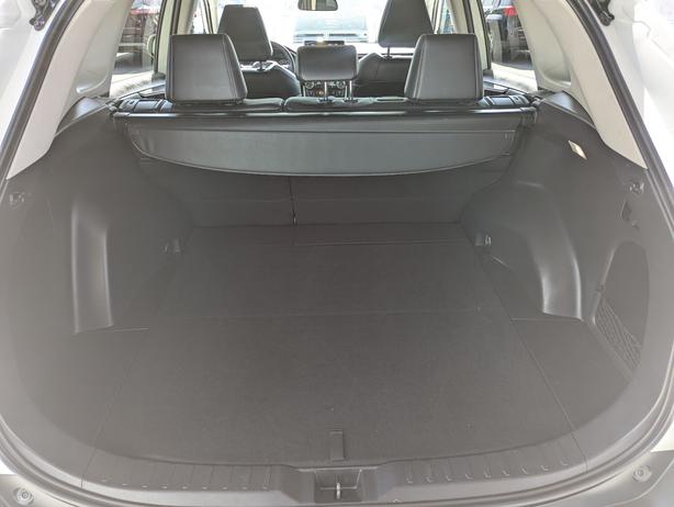 2022 Toyota RAV4 XLE - Sunroof, AWD, Heated Seats image 8