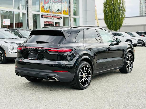 2023 Porsche Cayenne Platinum Edition AWD image 5