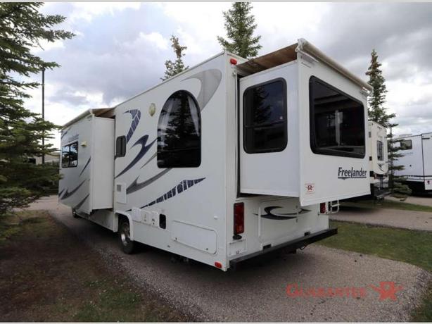 Used 2009 Coachmen RV Freelander 2700RS image 4