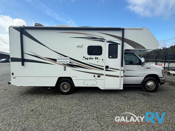 Used 2018 Winnebago Spirit 22M image 1