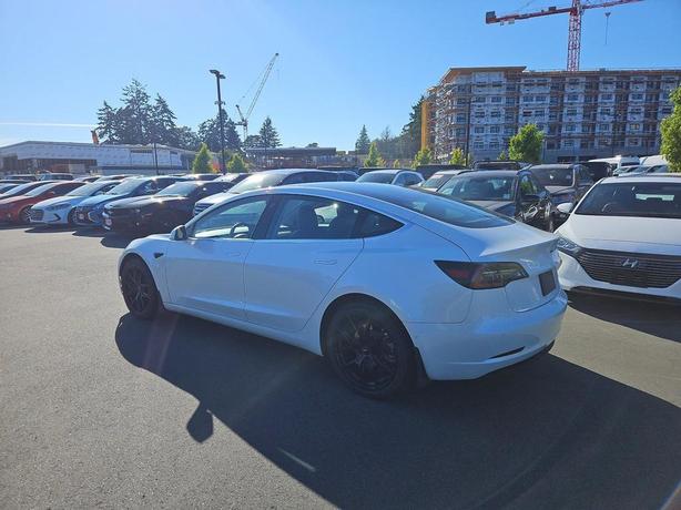 2020 Tesla Model 3 Long Range AWD | Heated Seats! image 4