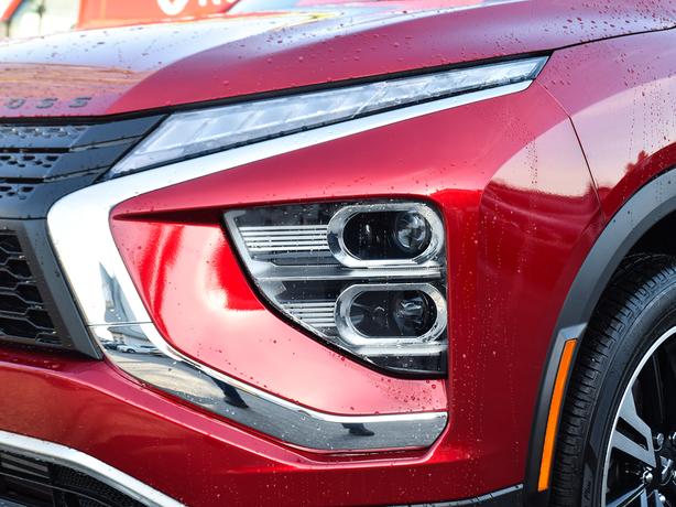 2024 Mitsubishi Eclipse Cross SE - Manager Demo, Power Liftgate, Heated Seats image 8