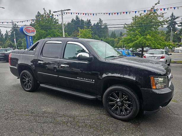 2008 Chevrolet  Avalanche LTZ image 1