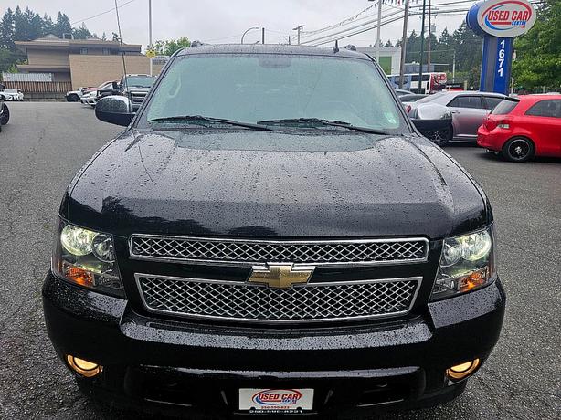 2008 Chevrolet  Avalanche LTZ image 2